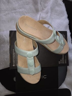 Vionic Women's Mint Green Slide Sandals